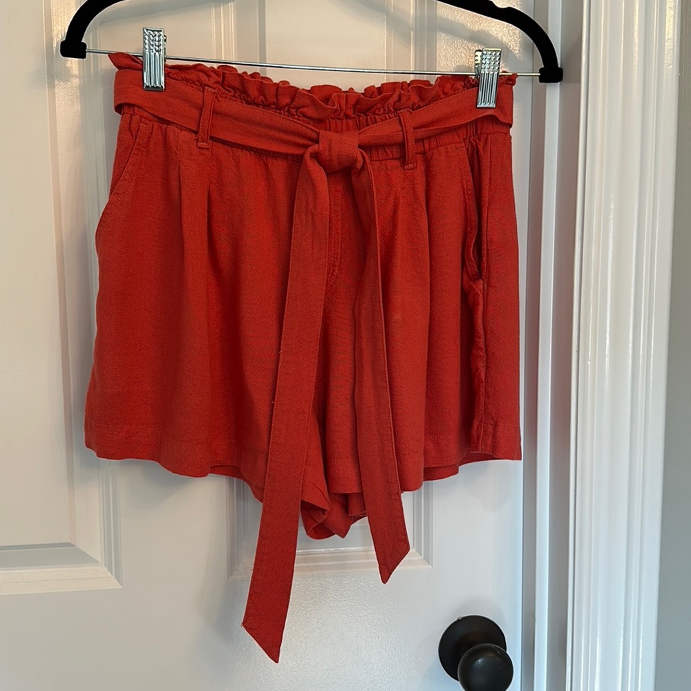 American Eagle pull on dress shorts